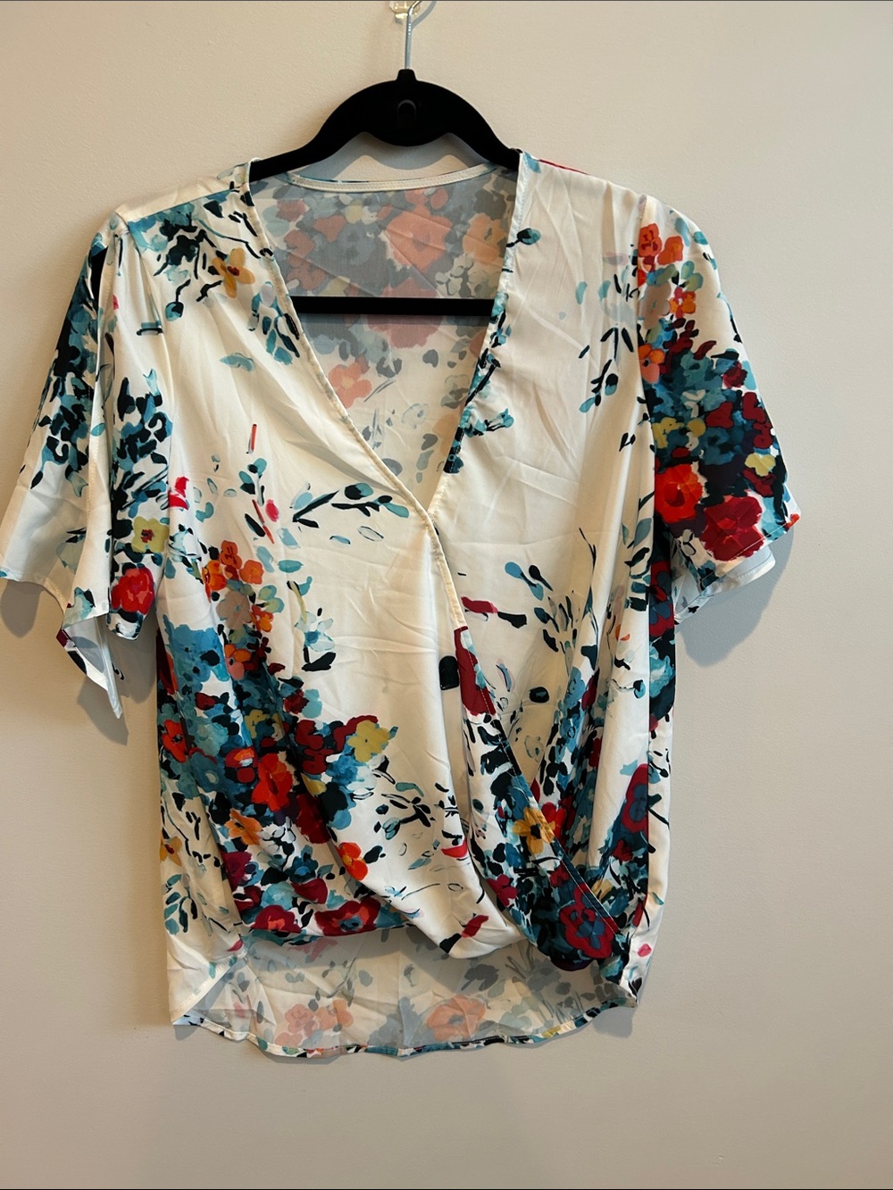 Floral V-Neck Short Sleeve Top in White and Multi